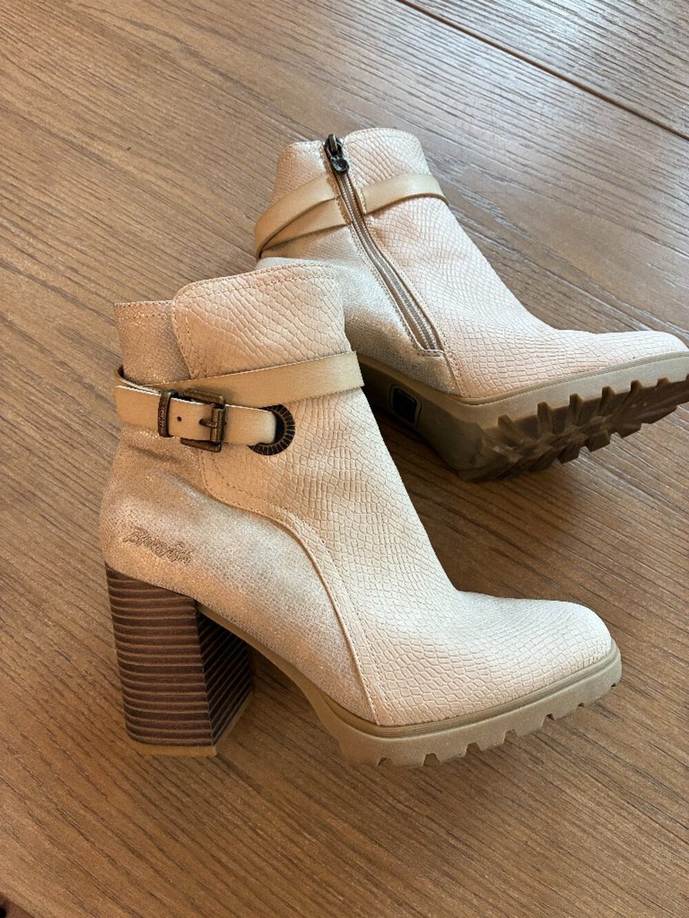 Blowfish Light Beige Textured Ankle Boots – Buckle Detail – Size 7